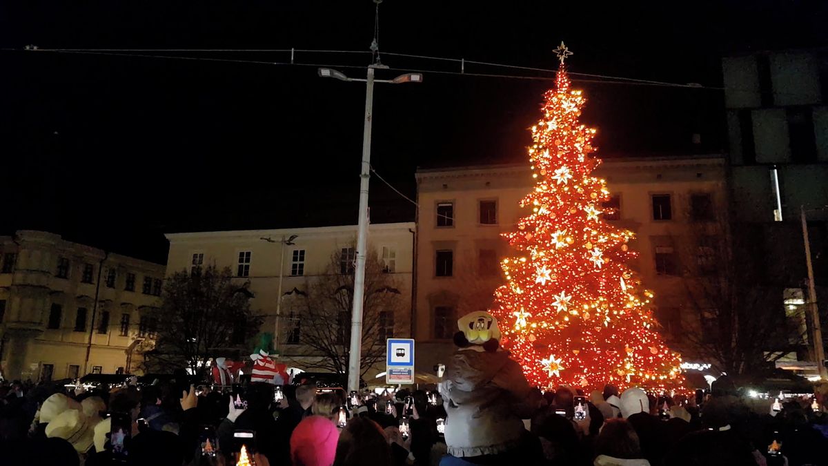 Vánoční kouzlo se v Brně zabydlelo hned na třech místech. Stromy se rozsvěcely po hodině